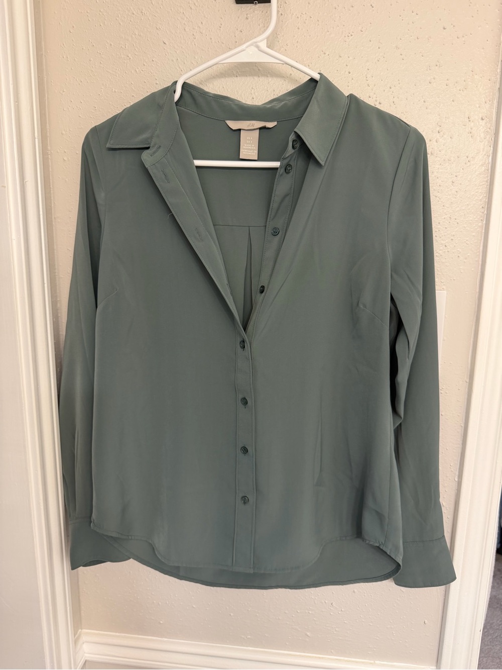 H&M Sage Green Long-Sleeve Button-Down Shirt